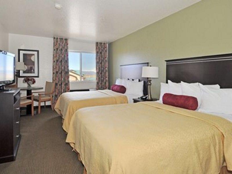 Quality Inn & Suites Denver International Airport Exterior photo