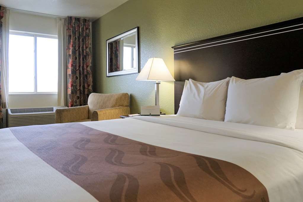 Quality Inn & Suites Denver International Airport Room photo